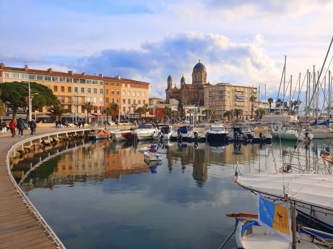 Jolie Villa Lalou Cote D'Azur Trois Chambres Fréjus エクステリア 写真